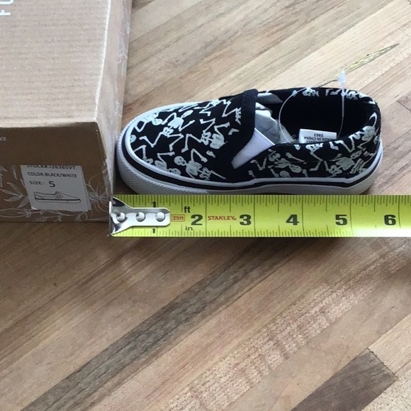 Tommy Bahama Glow In The Dark Skeletons Slip On Sneakers Toddler size 5 … - Picture 7 of 9